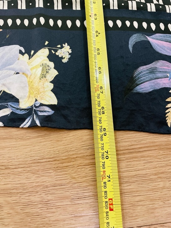 Ted Baker Dyanna Decadence Long Scarf. 

Crafted from 100% silk - Picture 5 of 12